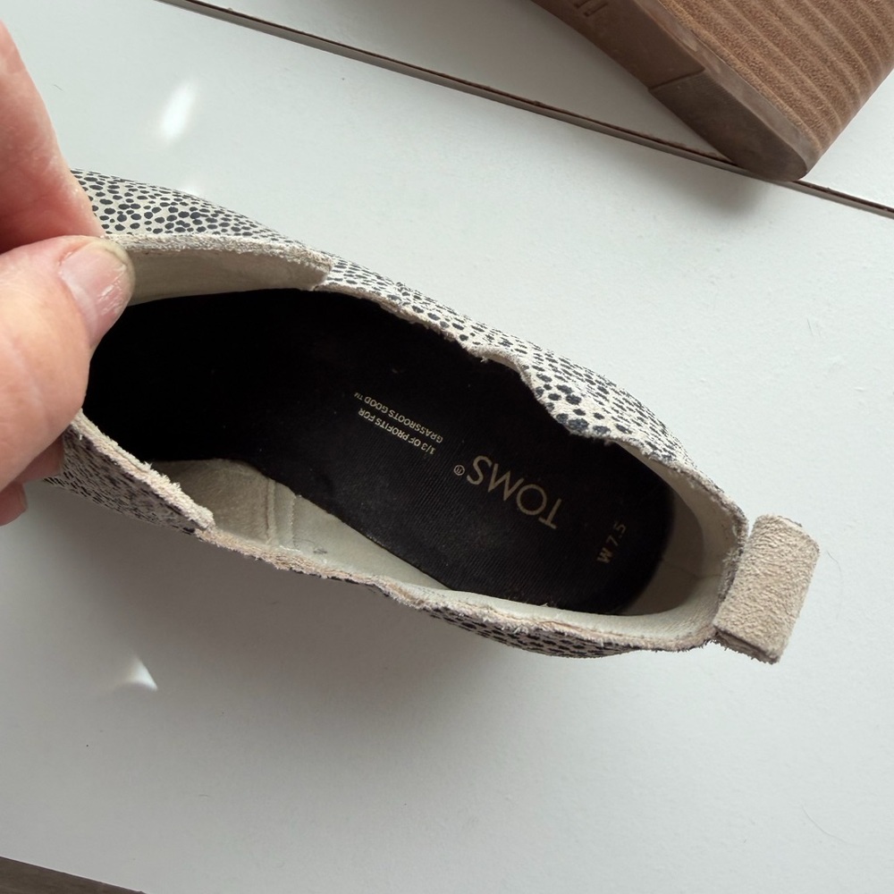 TOMS Women's Wedge Ankle Booties - Picture 6 of 11